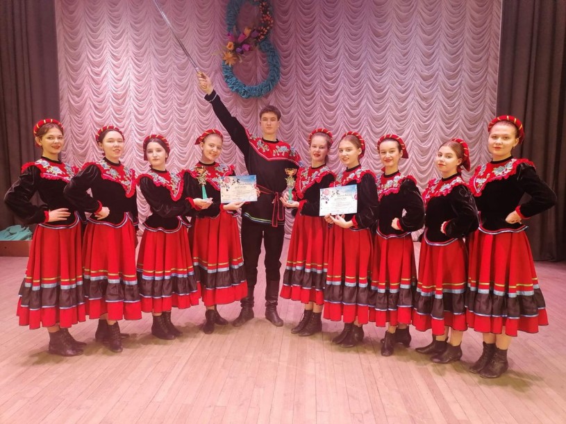 «Русские узоры» стали лауреатами первой степени на Всероссийском конкурсе хореографических коллективов