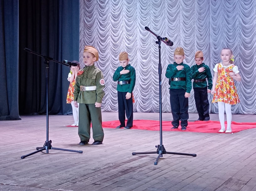 В преддверии Дня Победы в Лысых Горах прошёл районный конкурс военно-патриотической песни «Мы помним, мы гордимся!»