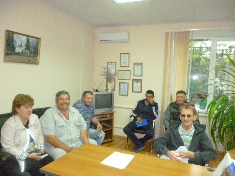 В Центре занятости Лысогорского района проведена консультация для безработных граждан «Общественные  и временные работы»