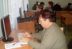 Пятнадцать неработающих пенсионеров Лысогорского района пройдут обучение компьютерной грамотности