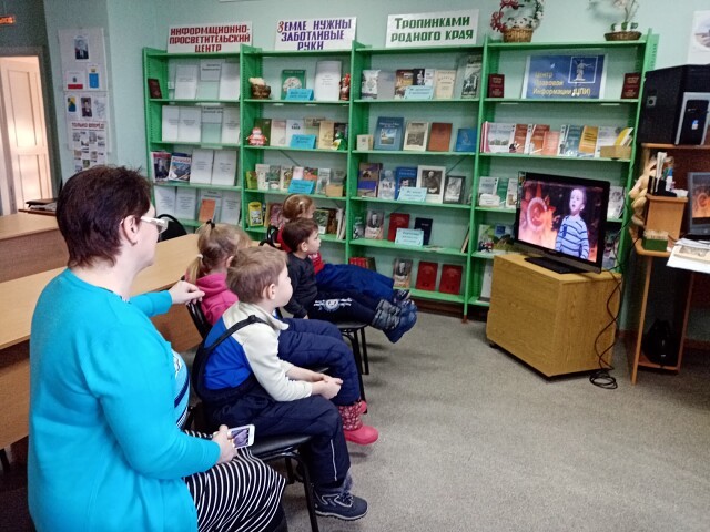 В рамках акции "Мы правнуки твои, Победа!" в Бутырской сельской библиотеке прошел региональный день чтения