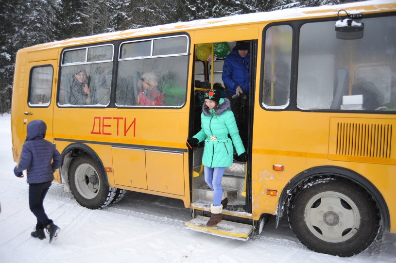В преддверии новогодних праздников и зимних каникул в школах сотрудники госавтоинспекции усилят контроль за перевозками детей