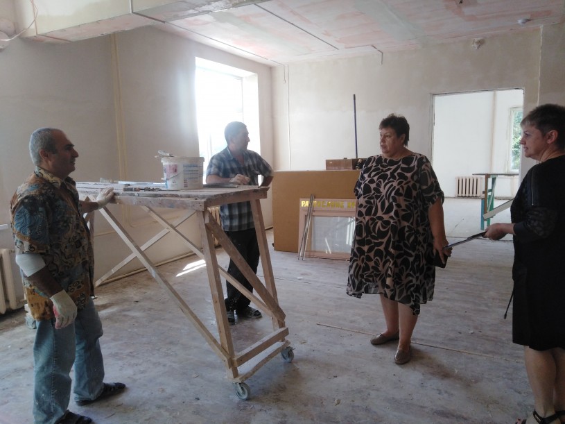 В Лысых Горах продолжается капитальный ремонт школы №1