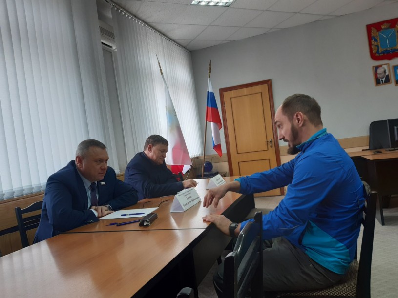 Министр природных ресурсов и экологии Саратовской области Константин Доронин провел прием граждан Лысогорского района