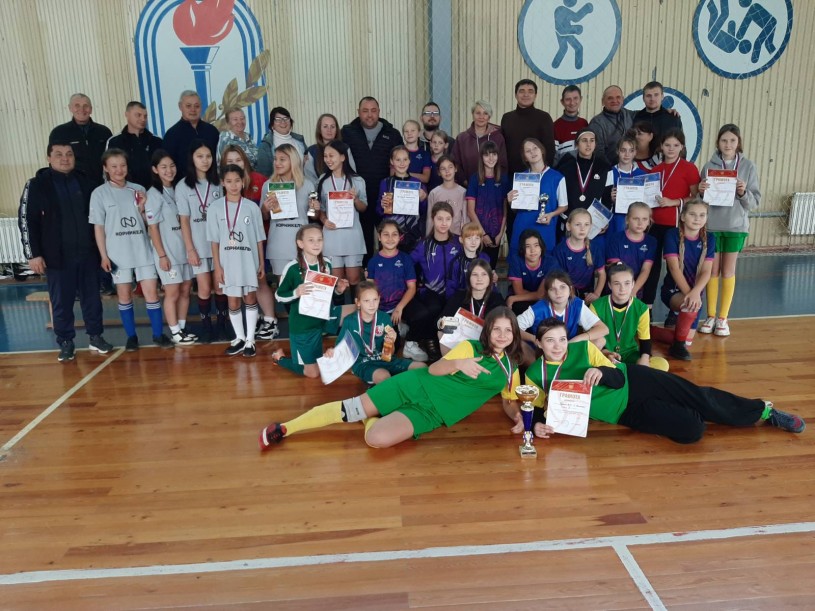 ​Команда Лысогорского района заняла второе место в областных соревнованиях по мини-футболу среди девушек 2007-2008 годов рождения