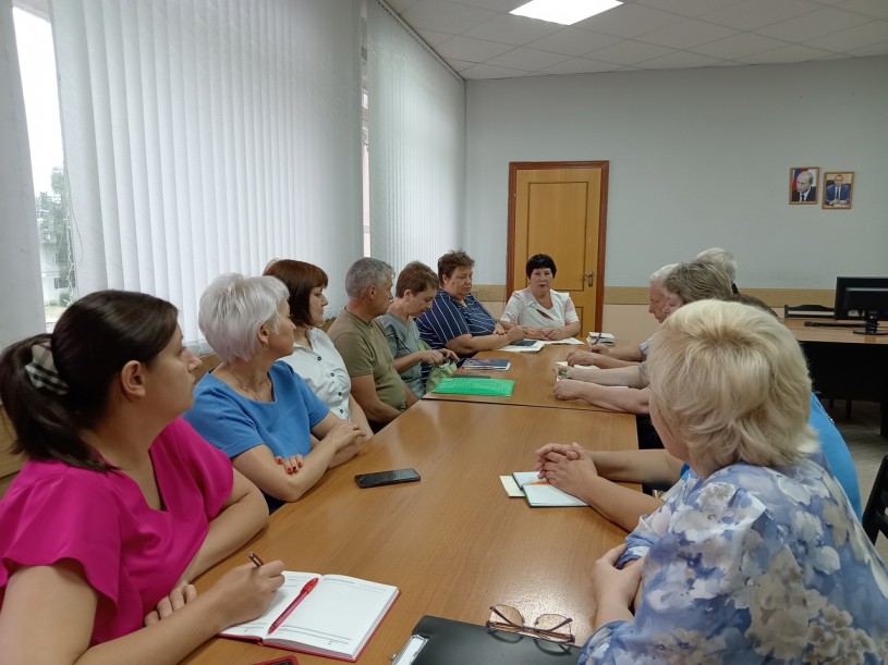 В администрации района прошел "круглый стол" по вопросам предоставления государственных и муниципальных услуг и миграционного законодательства