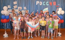 Для детей, посещающих лагерь дневного пребывания, проведены мероприятия, посвященные Дню России