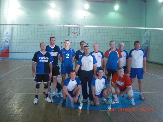 Состоялась товарищеская встреча по волейболу между сборными Лысогорского района и Правительства Саратовской области(фото)