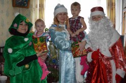 В Лысогорском районе проведены новогодние поздравления на дому для детей с ограниченными возможностями и детей из семей, находящихся в трудной жизненной ситуации