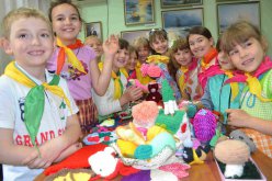 Дети лагеря с дневным пребыванием посетили выставку декоративно-прикладного творчества и картинную галерею И.К. Айвазовского
