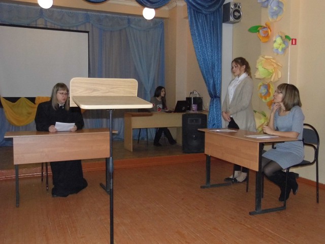 Учащиеся школы №1 приняли участие в ролевой игре "Суд идет"