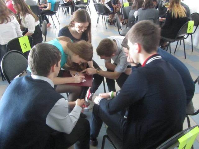 Лысогорские школьники приняли участие в районной игре отборочного областного чемпионата по интеллектуальной игре «Что? Где? Когда?»