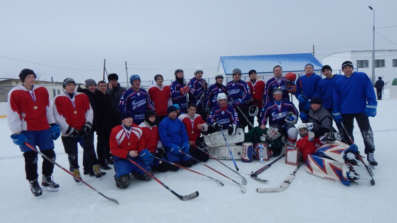 На вновь возведенной хоккейной коробке в селе Невежкино прошли первые соревнования