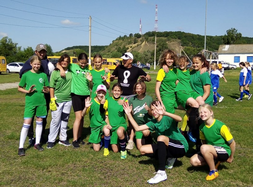 В Лысых Горах стартовал XXI турнир по футболу среди дворовых команд на Кубок Губернатора Саратовской области между девушками.