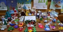 В Центре социального обслуживания населения Лысогорского района организована выставка детского творчества "Новогодняя фантазия"