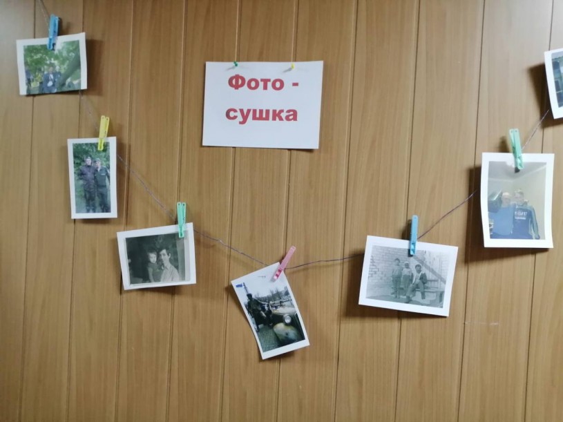 ​В ГАУ СО КЦСОН Лысогорского района сотрудники и получатели социальных услуг приняли участие в «фотосушке» - «Мой любимый папа!»